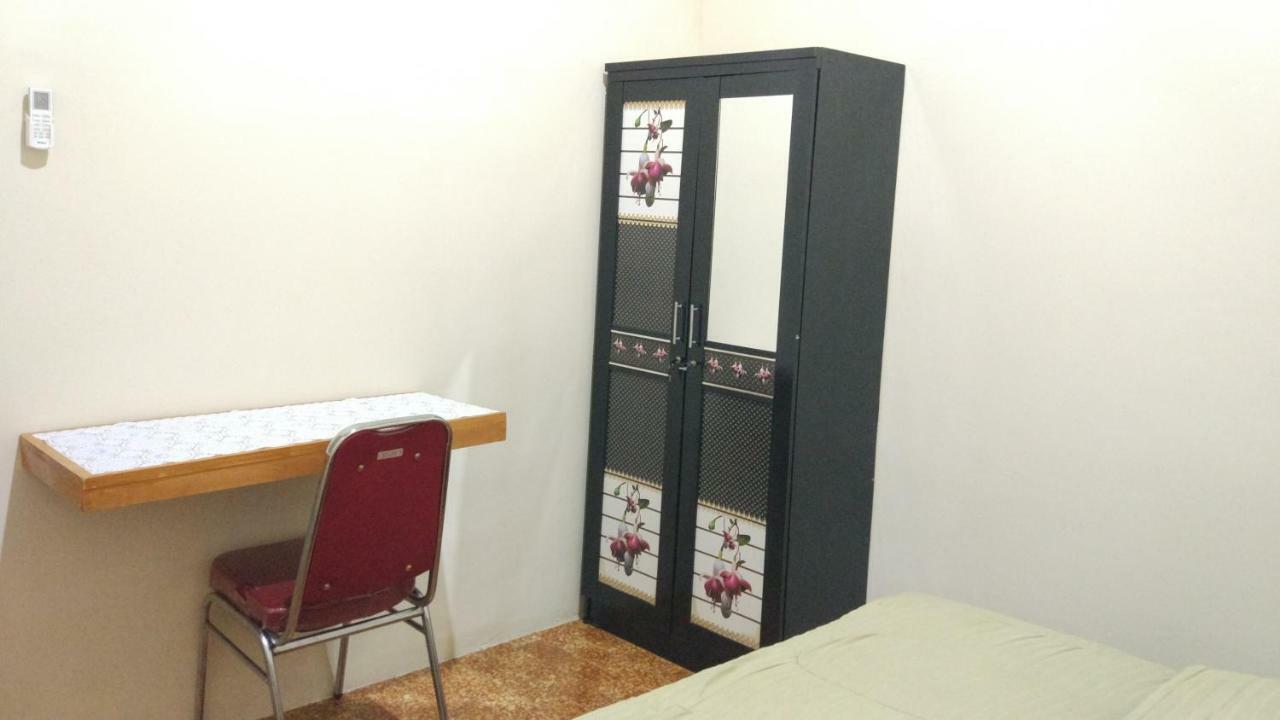 Reddoorz Syariah @ Sakinah Guesthouse Sragen Esterno foto