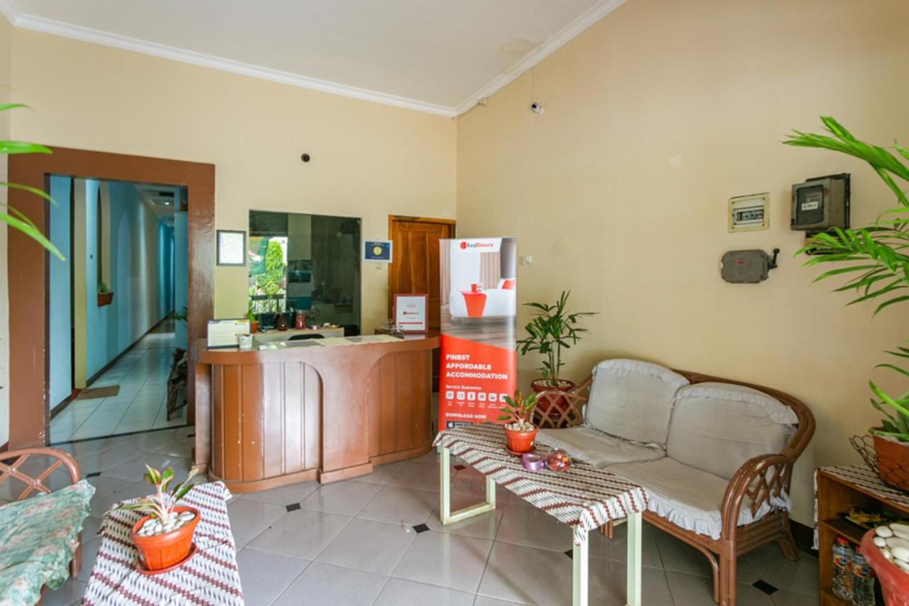 Reddoorz Syariah @ Sakinah Guesthouse Sragen Esterno foto