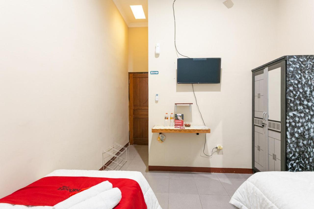 Reddoorz Syariah @ Sakinah Guesthouse Sragen Esterno foto
