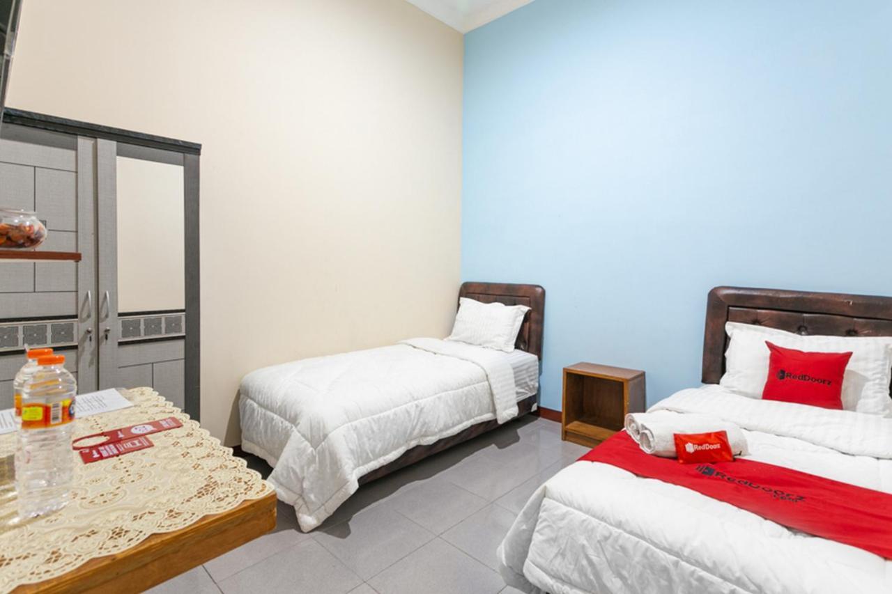 Reddoorz Syariah @ Sakinah Guesthouse Sragen Esterno foto