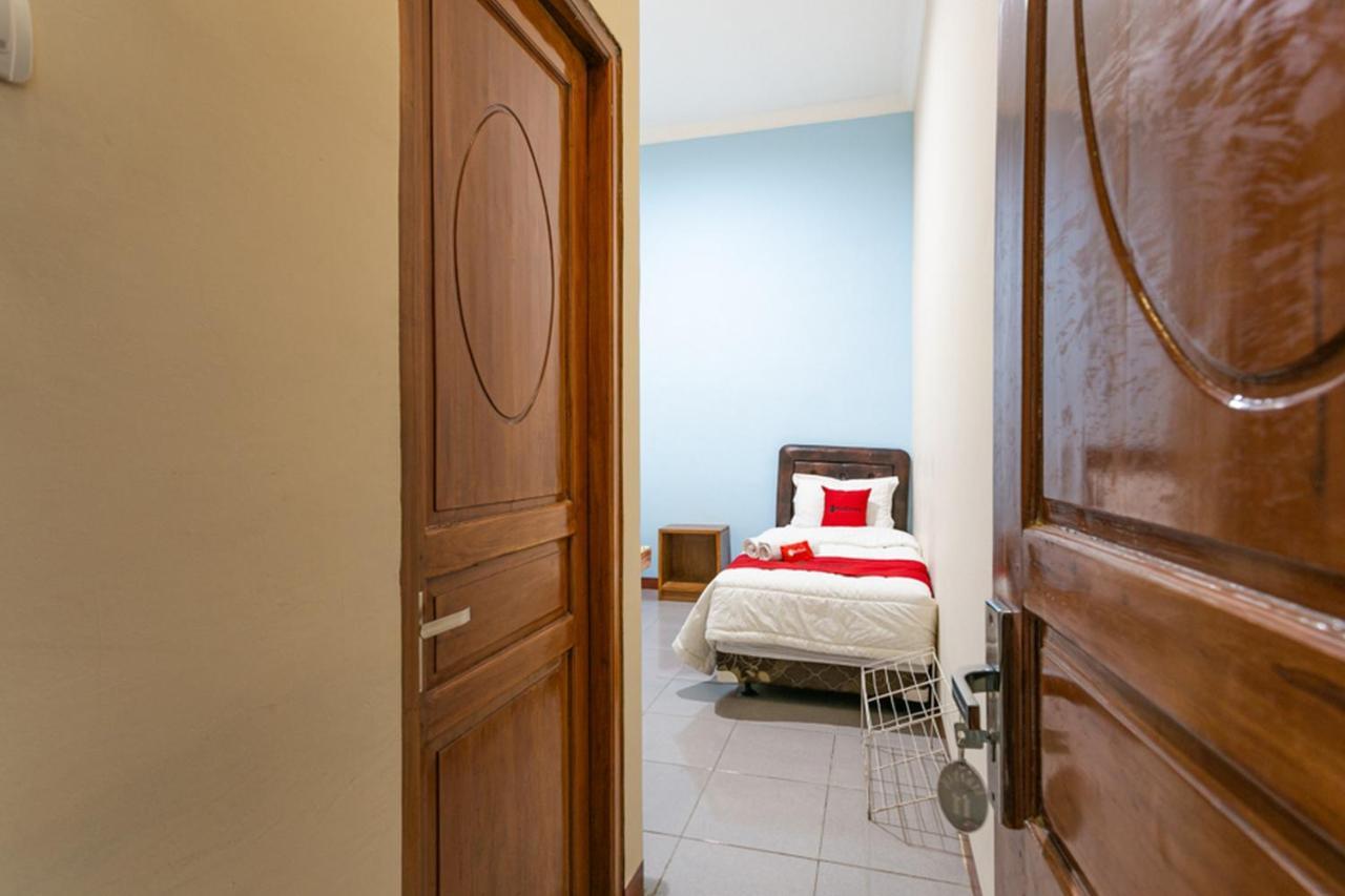 Reddoorz Syariah @ Sakinah Guesthouse Sragen Esterno foto
