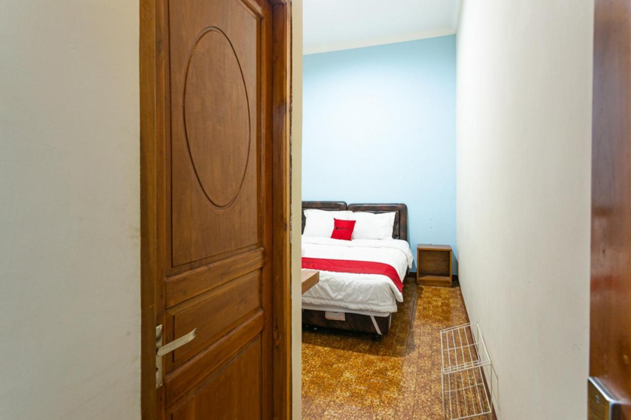Reddoorz Syariah @ Sakinah Guesthouse Sragen Esterno foto